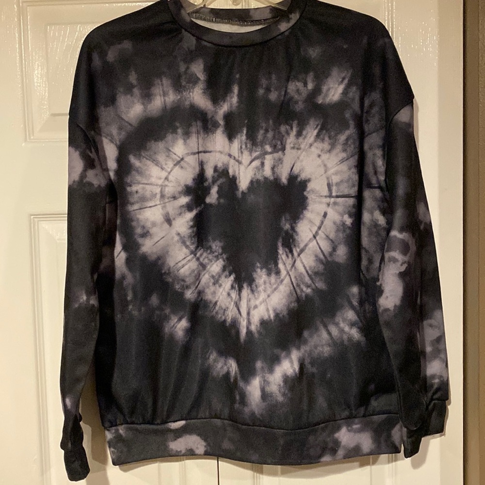 SHEIN size xs tie die heart sweatshirt